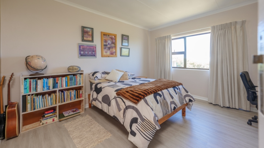 4 Bedroom Property for Sale in Struisbaai Western Cape